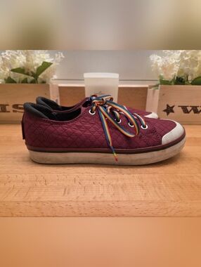 Keen Elsa III Sneaker "Merlot/Star White"  Women's Shoe Size 7.5